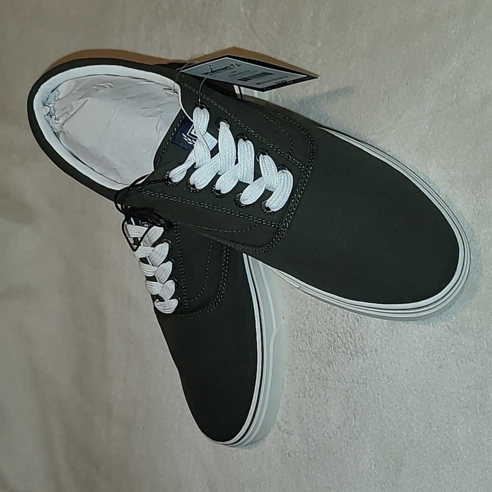 NWT! Chaps men's canvas lace-up casual sneaker
